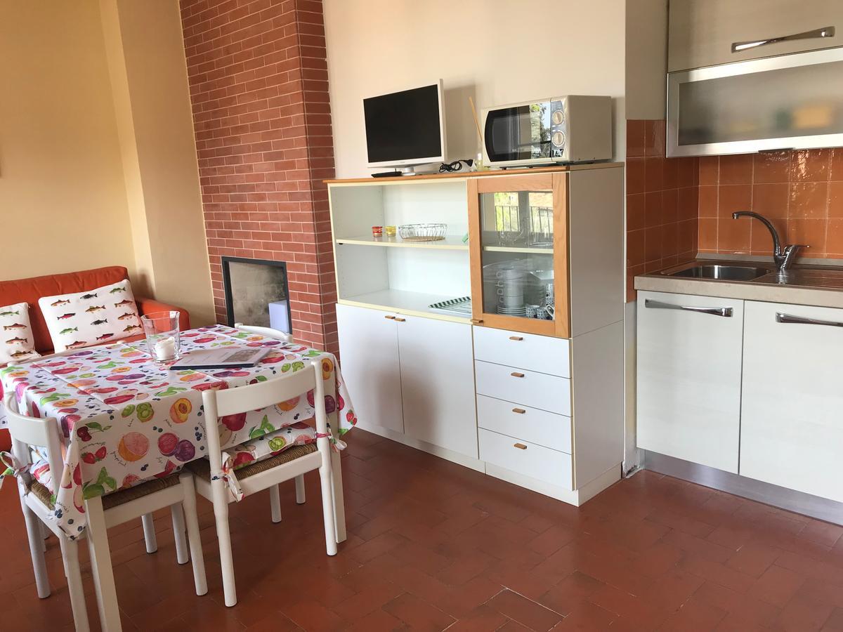 Апарт готель Residenza Le Logge Торрі-дель-Бенако Екстер'єр фото